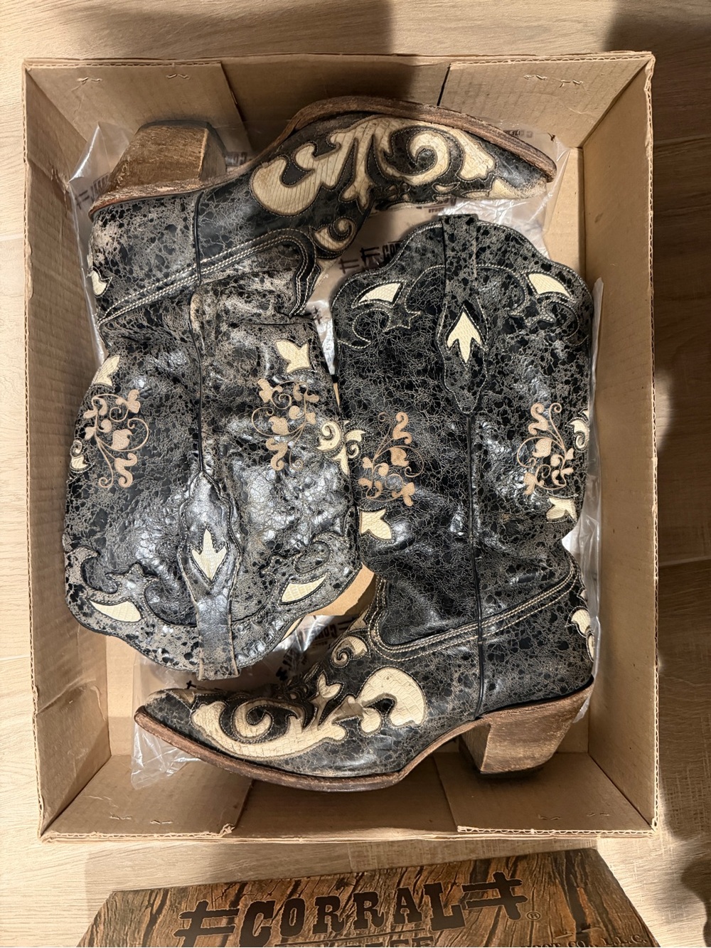Cowgirl Boots Box - Ladies Bone Vintage Lizard Overlay